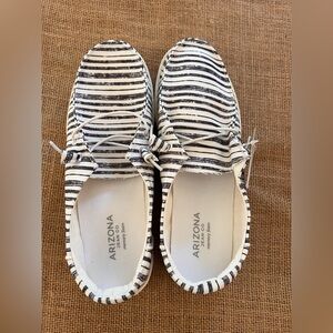 Arizona Jean Company Black and White Moccasins